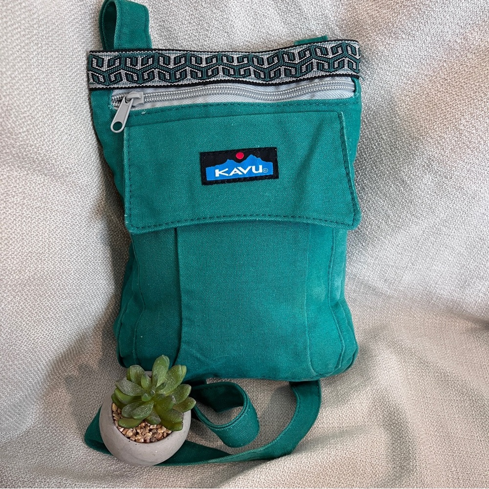 KAVU Green Crossbody Bag with Patterned Trim